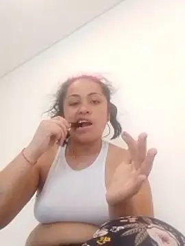 Luli2401 online show from 01/09/26, 04:32