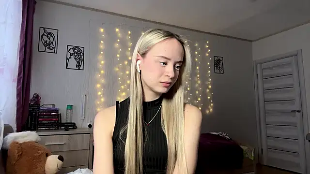 LatashiaOrcutt online show from 01/06/26, 12:42