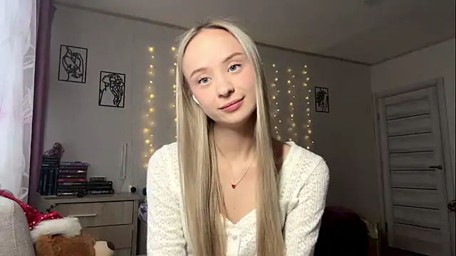 LatashiaOrcutt online show from 01/12/26, 12:10