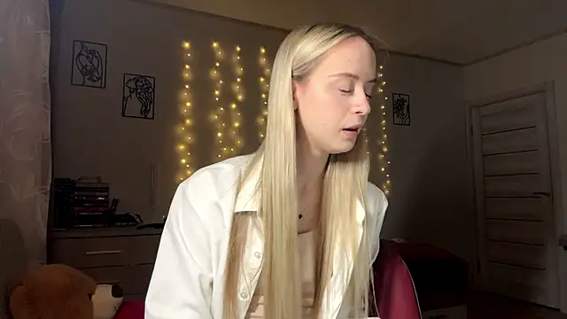 LatashiaOrcutt online show from 01/15/26, 04:33