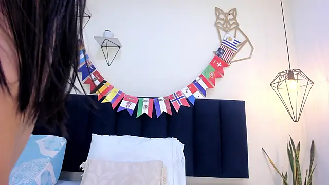 mayaevansmg online show from 07/07/26, 12:09