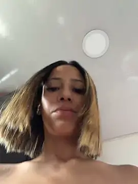 Snapshot of vicky_bass_ chatting on 07/17/26, 05:29 vicky bass online show from 07/17/26, 05:29