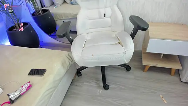 iim Cloe online show from 04/10/26, 08:46