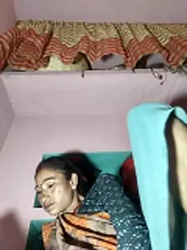 lodhi8080 online show from 04/15/26, 08:54