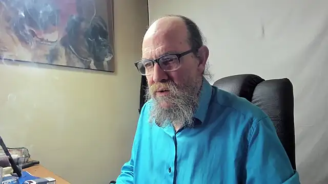 Snapshot of Uncle_Hottie chatting on 01/16/26, 03:38 Uncle Hottie online show from 01/16/26, 03:38