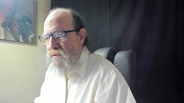 Snapshot of Uncle_Hottie chatting on 01/17/26, 05:05 Uncle Hottie online show from 01/17/26, 05:05