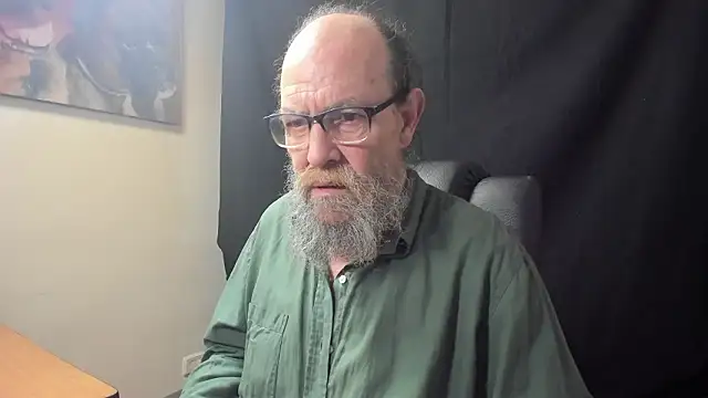 Snapshot of Uncle_Hottie chatting on 02/02/26, 04:06 Uncle Hottie online show from 02/02/26, 04:06