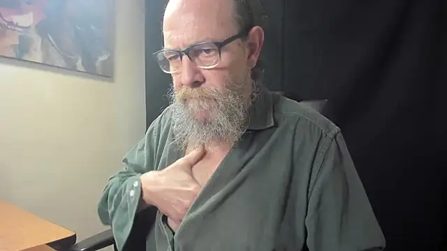 Snapshot of Uncle_Hottie chatting on 02/06/26, 02:53 Uncle Hottie online show from 02/06/26, 02:53