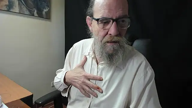 Snapshot of Uncle_Hottie chatting on 02/07/26, 04:00 Uncle Hottie online show from 02/07/26, 04:00