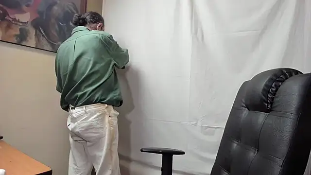 Snapshot of Uncle_Hottie chatting on 02/10/26, 09:41 Uncle Hottie online show from 02/10/26, 09:41