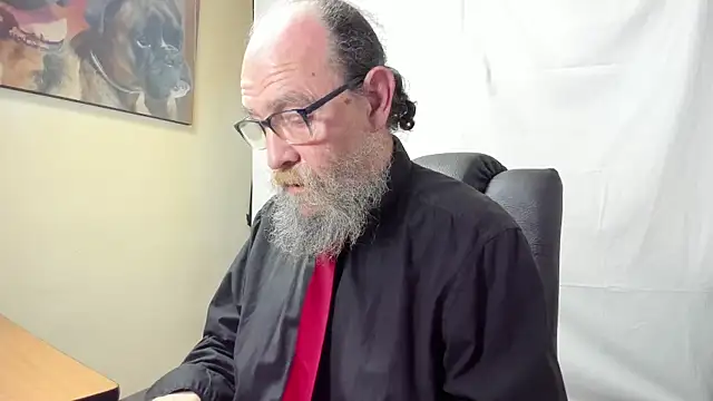 Snapshot of Uncle_Hottie chatting on 02/11/26, 08:47 Uncle Hottie online show from 02/11/26, 08:47