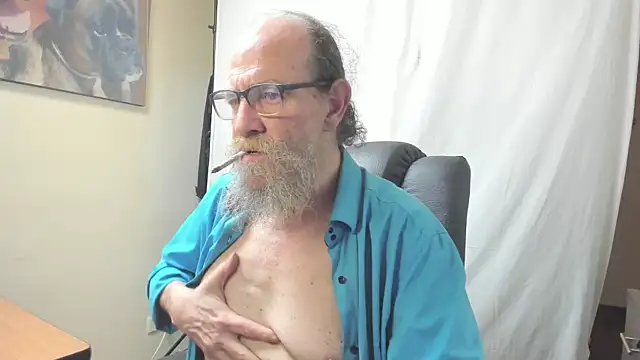 Snapshot of Uncle_Hottie chatting on 02/15/26, 07:51 Uncle Hottie online show from 02/15/26, 07:51