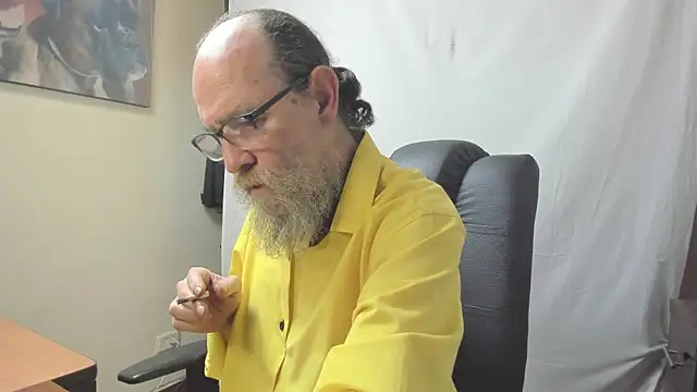 Snapshot of Uncle_Hottie chatting on 02/16/26, 10:06 Uncle Hottie online show from 02/16/26, 10:06