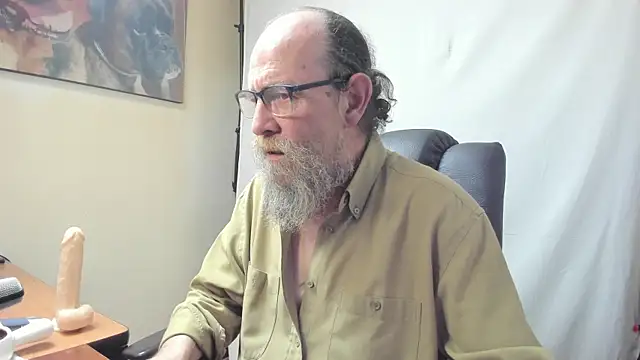 Snapshot of Uncle_Hottie chatting on 02/18/26, 10:06 Uncle Hottie online show from 02/18/26, 10:06