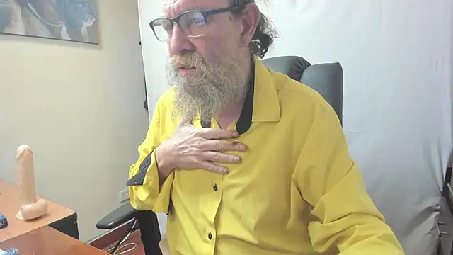 Snapshot of Uncle_Hottie chatting on 02/27/26, 05:13 Uncle Hottie online show from 02/27/26, 05:13