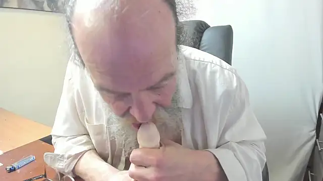 Snapshot of Uncle_Hottie chatting on 03/01/26, 04:25 Uncle Hottie online show from 03/01/26, 04:25