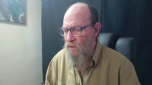 Snapshot of Uncle_Hottie chatting on 04/07/26, 04:51 Uncle Hottie online show from 04/07/26, 04:51