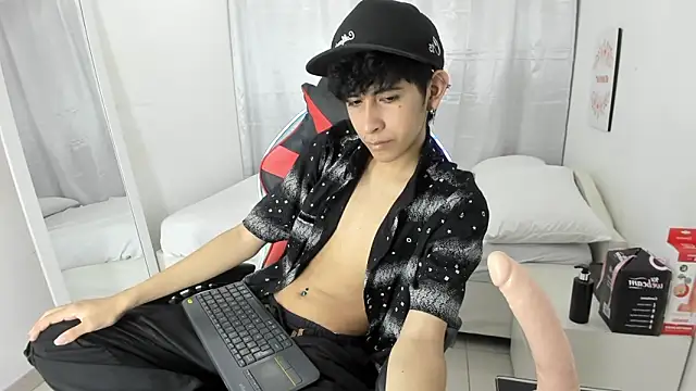 julian xx online show from 03/11/26, 07:09