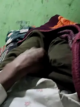 Snapshot of Cupalshow123 chatting on 01/06/26, 05:49 Cupalshow123 online show from 01/06/26, 05:49