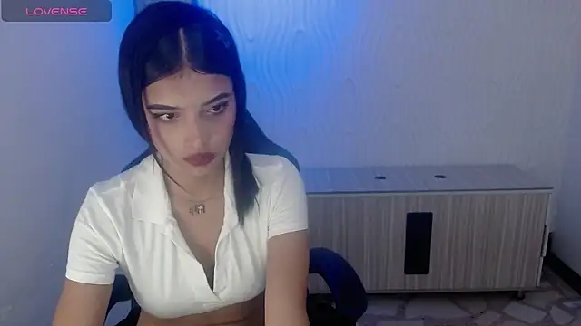 Snapshot of honeyluxe_ chatting on 02/04/26, 04:18 honeyluxe online show from 02/04/26, 04:18