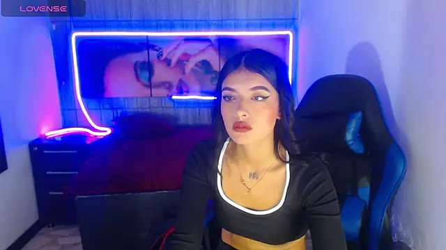 Snapshot of honeyluxe_ chatting on 02/08/26, 04:38 honeyluxe online show from 02/08/26, 04:38