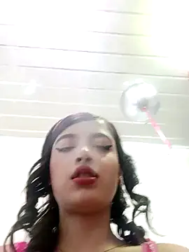 Snapshot of honeyluxe_ chatting on 02/10/26, 04:05 honeyluxe online show from 02/10/26, 04:05