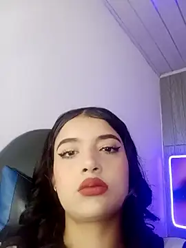 Snapshot of honeyluxe_ chatting on 02/12/26, 03:56 honeyluxe online show from 02/12/26, 03:56