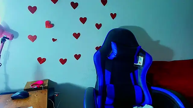 Snapshot of honeyluxe_ chatting on 02/15/26, 07:51 honeyluxe online show from 02/15/26, 07:51