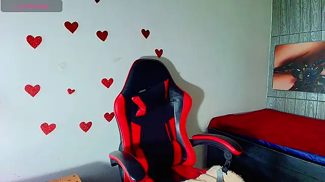 Snapshot of honeyluxe_ chatting on 02/20/26, 06:26 honeyluxe online show from 02/20/26, 06:26