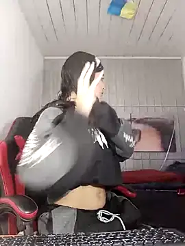 Snapshot of honeyluxe_ chatting on 02/22/26, 04:13 honeyluxe online show from 02/22/26, 04:13