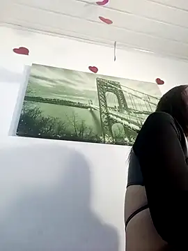 Snapshot of honeyluxe_ chatting on 02/26/26, 04:11 honeyluxe online show from 02/26/26, 04:11