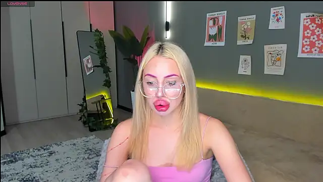 Luna Beverly online show from 03/03/26, 08:04