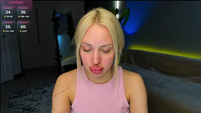 Luna Beverly online show from 03/25/26, 08:26