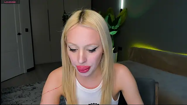 Luna Beverly online show from 04/10/26, 08:24