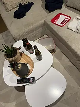 Snapshot of Iconnue chatting on 02/12/26, 11:44 Iconnue online show from 02/12/26, 11:44