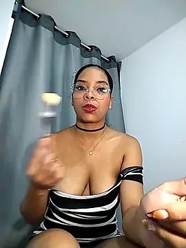 KATALINA SANTANA  online show from 04/25/26, 11:02