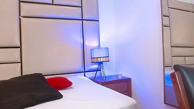 Snapshot of alejandra_loppez chatting on 02/04/26, 07:42 alejandra loppez online show from 02/04/26, 07:42