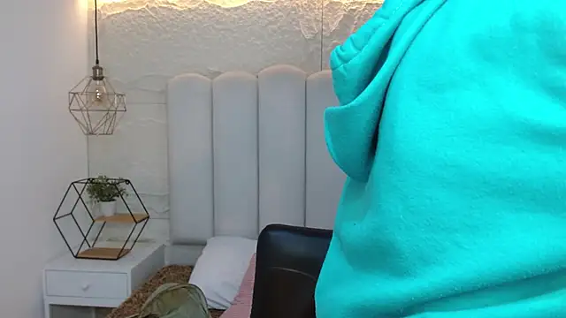 Nicolleth tk online show from 03/19/26, 04:05