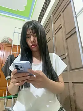 Snapshot of Miss_me29 chatting on 03/05/26, 08:27 Miss me29 online show from 03/05/26, 08:27