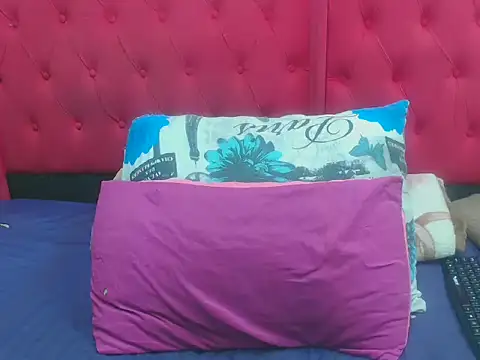 Snapshot of brownskingirl25 chatting on 01/14/26, 07:30 brownskingirl25 online show from 01/14/26, 07:30