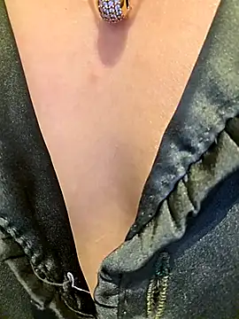 Snapshot of moon_baby99 chatting on 01/14/26, 08:31 moon baby99 online show from 01/14/26, 08:31