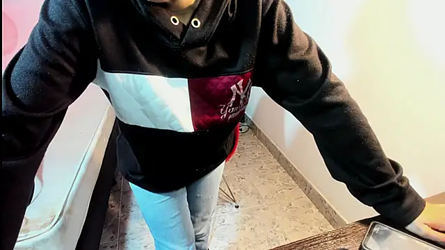 ZoeFox5 online show from 02/20/26, 12:16