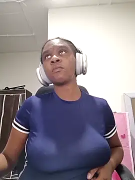 Snapshot of princess-boobz chatting on 02/24/26, 07:34 princess-boobz online show from 02/24/26, 07:34