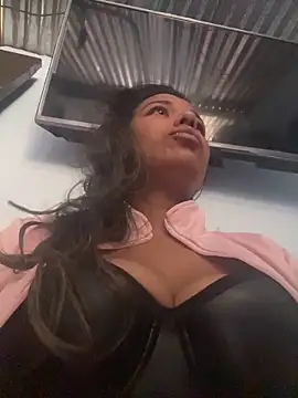 cinthia2011 online show from 02/03/26, 06:57