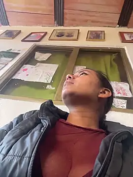 cinthia2011 online show from 02/05/26, 09:08