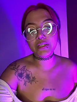 Snapshot of queen_of_you_heart chatting on 02/08/26, 12:03 queen of you heart online show from 02/08/26, 12:03