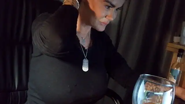 Snapshot of ScottishIvy chatting on 02/11/26, 01:10 ScottishIvy online show from 02/11/26, 01:10