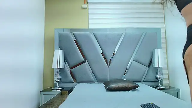 Atenea sexxx online show from 04/20/26, 04:04