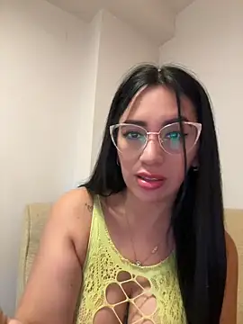 Snapshot of nataliia_queen_ chatting on 05/03/26, 02:28 nataliia queen online show from 05/03/26, 02:28