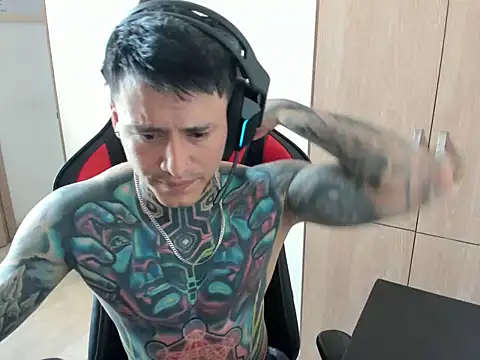 Snapshot of Chrissblack chatting on 03/04/26, 01:50 Chrissblack online show from 03/04/26, 01:50